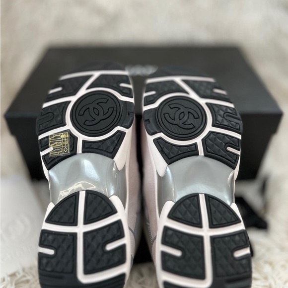 SOLD Authentic Chanel SNEAKERS Fabric & Suede Calfskin - Picture 5 of 8